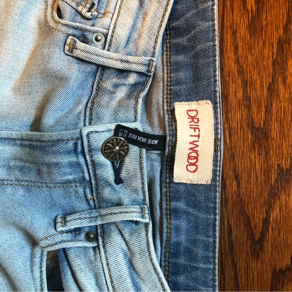 DRIFTWOOD light washed Skinny Jeans with Floral Embroidery - Picture 6 of 7